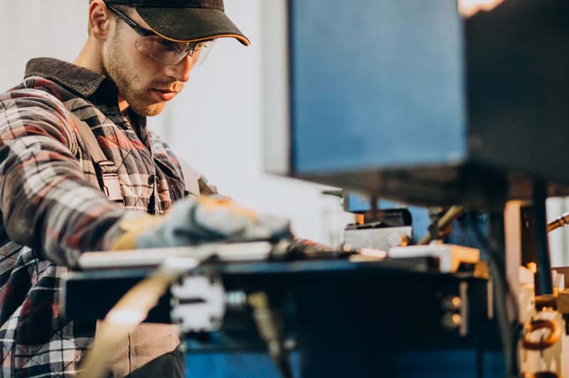 The Transformation of Lathe Manufacturing Through Panel Computers